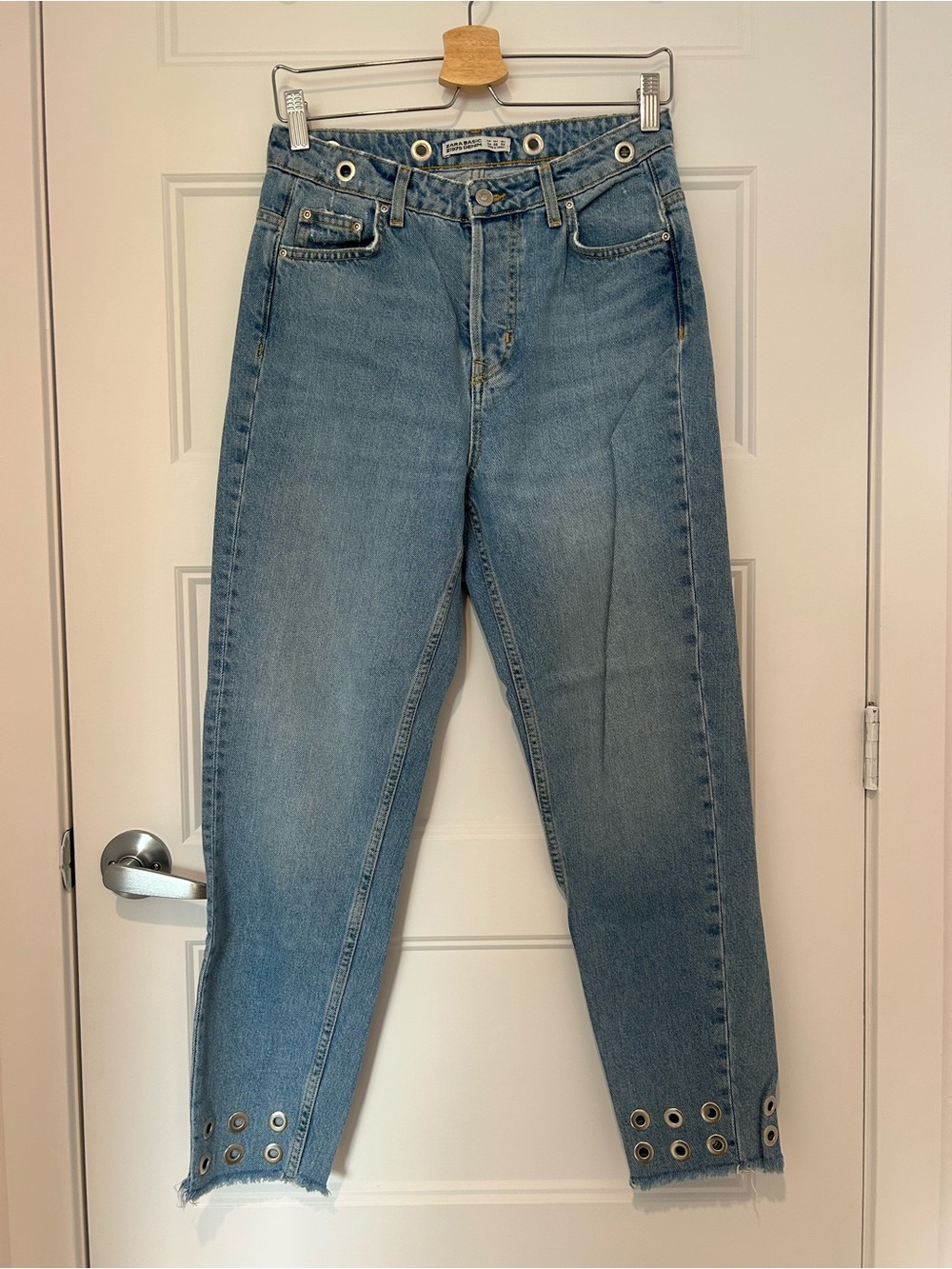 ZARA HIGH RISE JEANS SIZE US 2